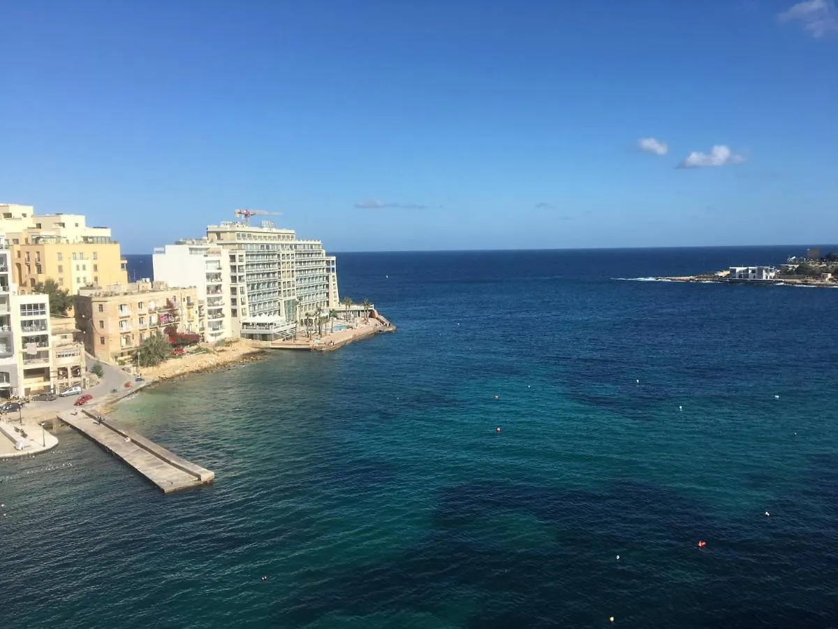 Seafront Penthouse Triplex- Roof Terrace & Hot Tub Apartman San Ġiljan