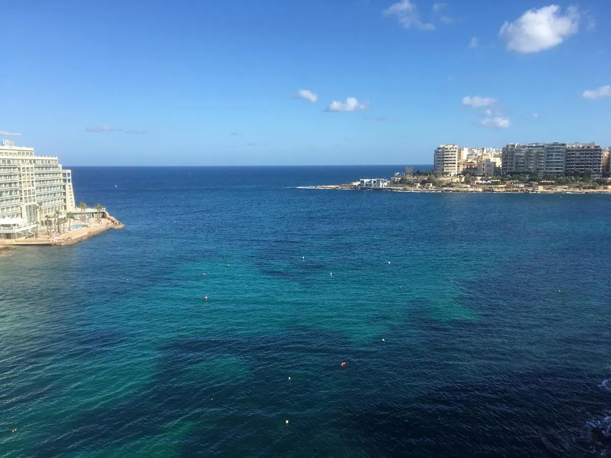 公寓 Saint Julian'sSeafront Penthouse Triplex- Roof Terrace & Hot Tub公寓 马耳他