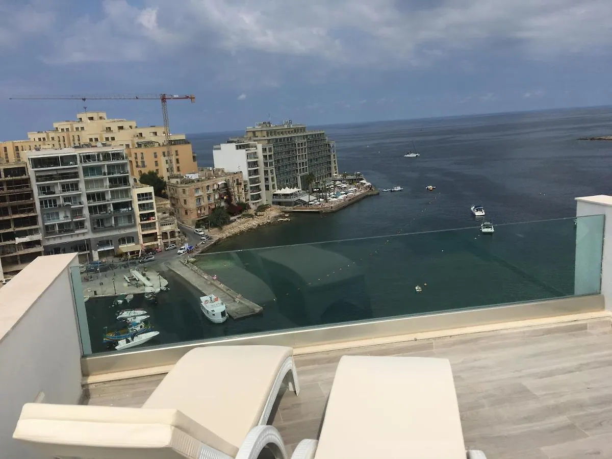 Seafront Penthouse Triplex- Roof Terrace & Hot Tub Apartman San Ġiljan