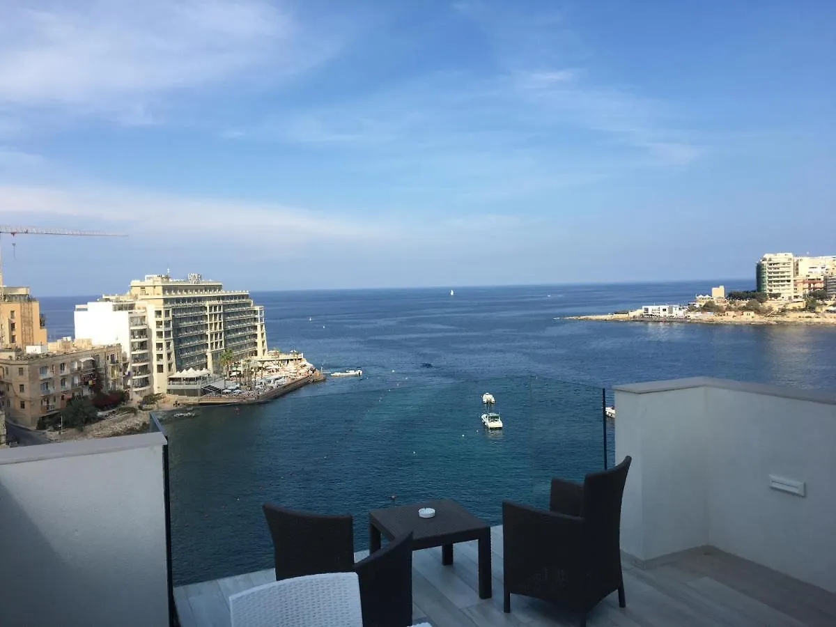 Seafront Penthouse Triplex- Roof Terrace & Hot Tub Apartman San Ġiljan 0*,