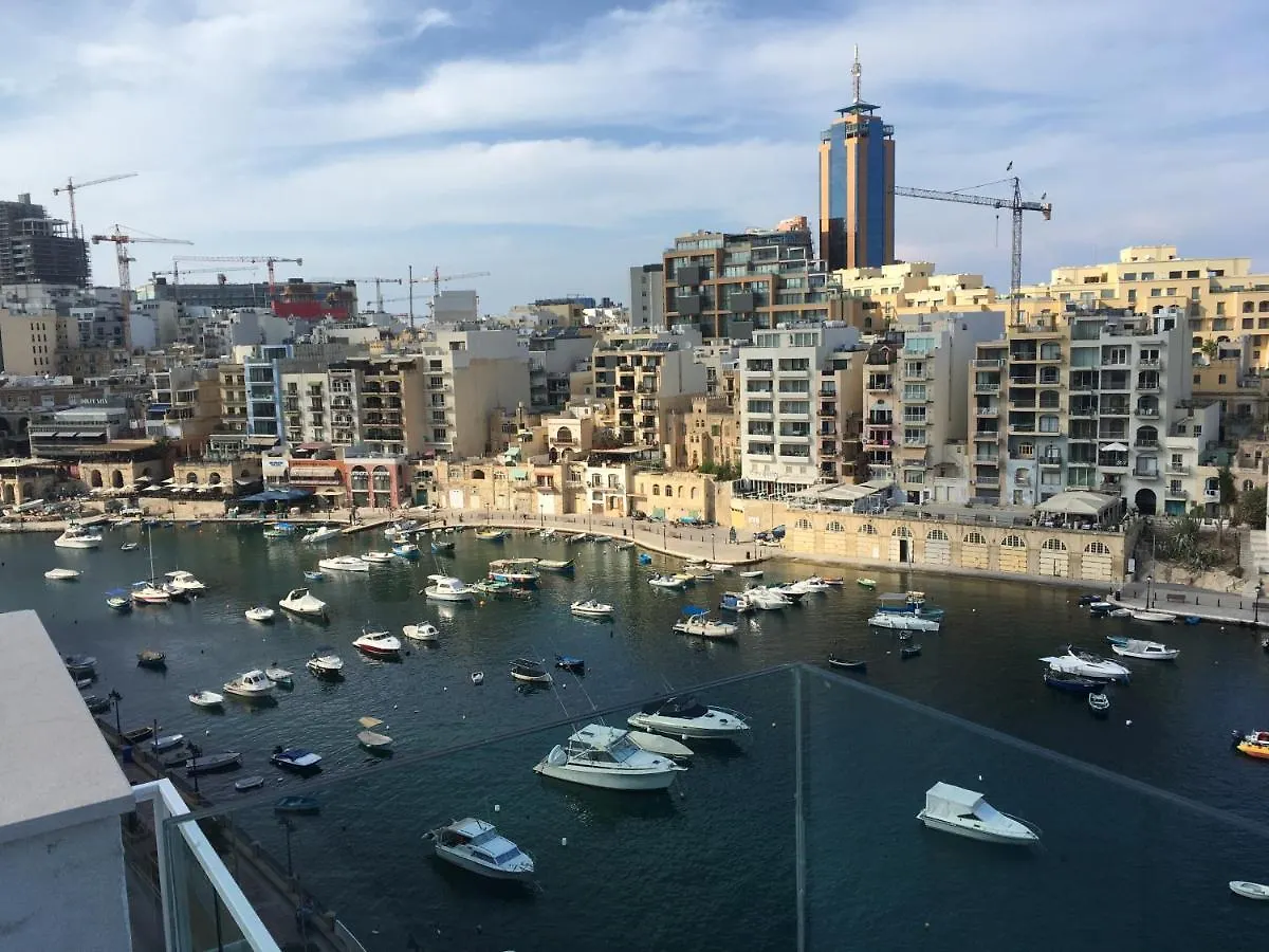 Seafront Penthouse Triplex- Roof Terrace & Hot Tub Apartman San Ġiljan