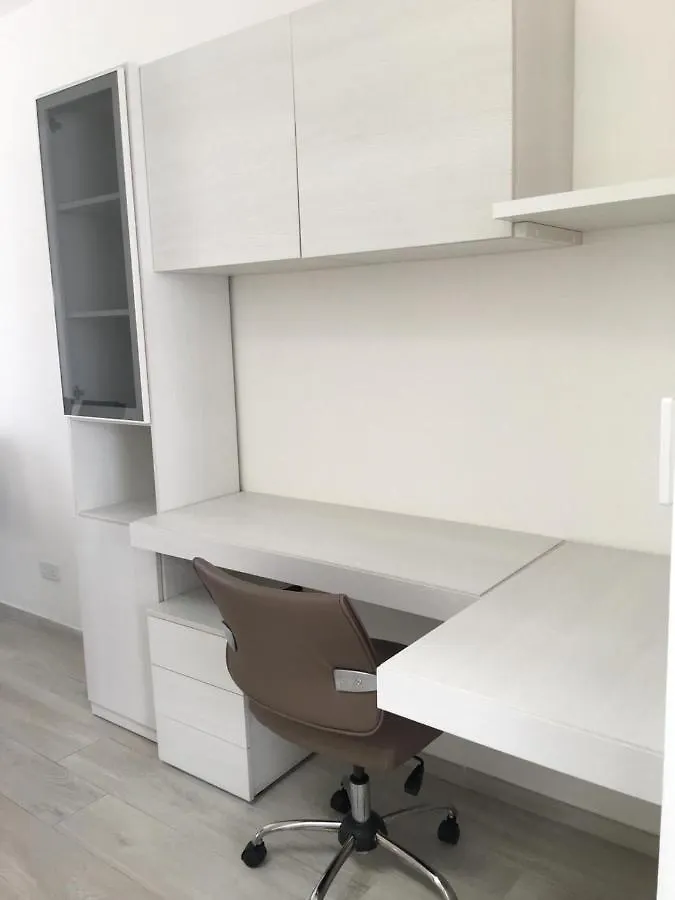 Saint Julian'sSeafront Penthouse Triplex- Roof Terrace & Hot Tub公寓 马耳他