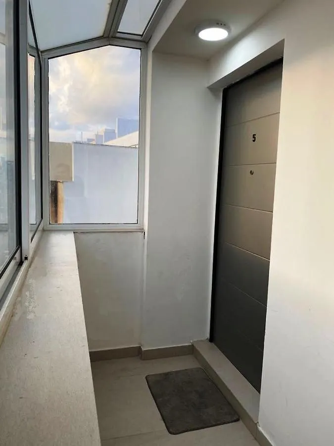 Saint Julian'sSeafront Penthouse Triplex- Roof Terrace & Hot Tub公寓 公寓 Saint Julian's