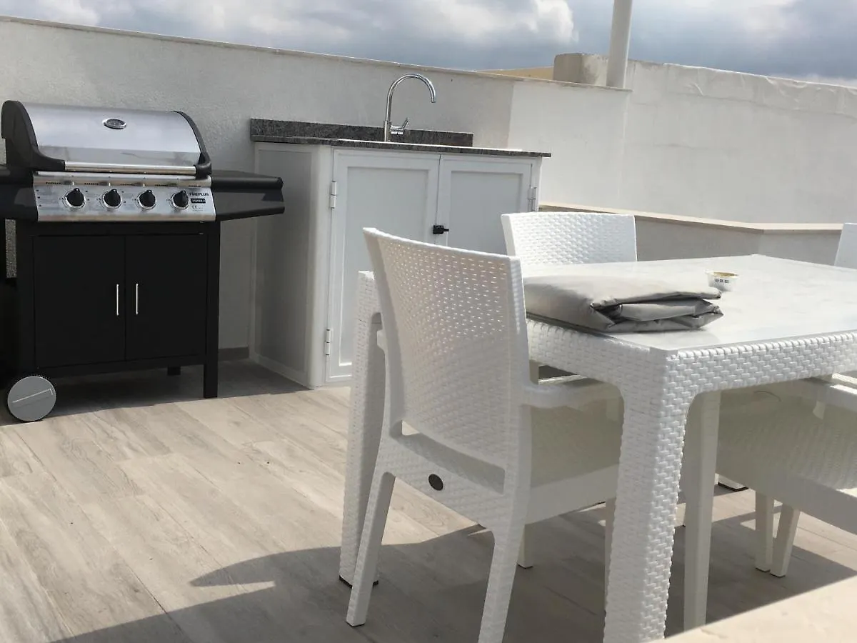 Seafront Penthouse Triplex- Roof Terrace & Hot Tub Apartman San Ġiljan Málta