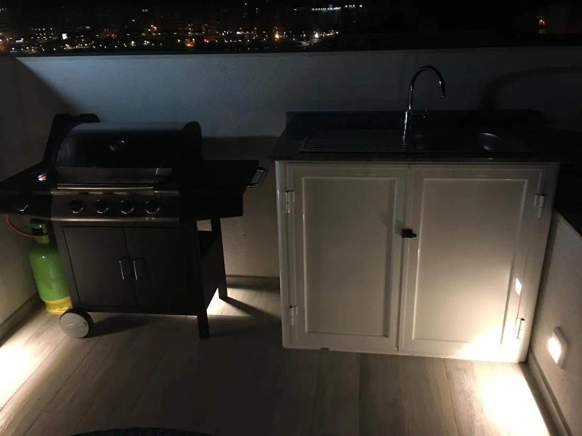 Seafront Penthouse Triplex- Roof Terrace & Hot Tub Apartman San Ġiljan 0*,  Málta