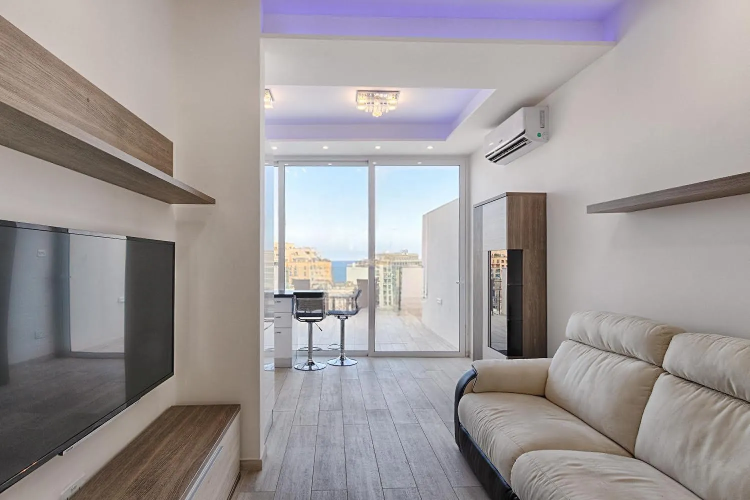 Seafront Penthouse Triplex- Roof Terrace & Hot Tub Apartman San Ġiljan Málta