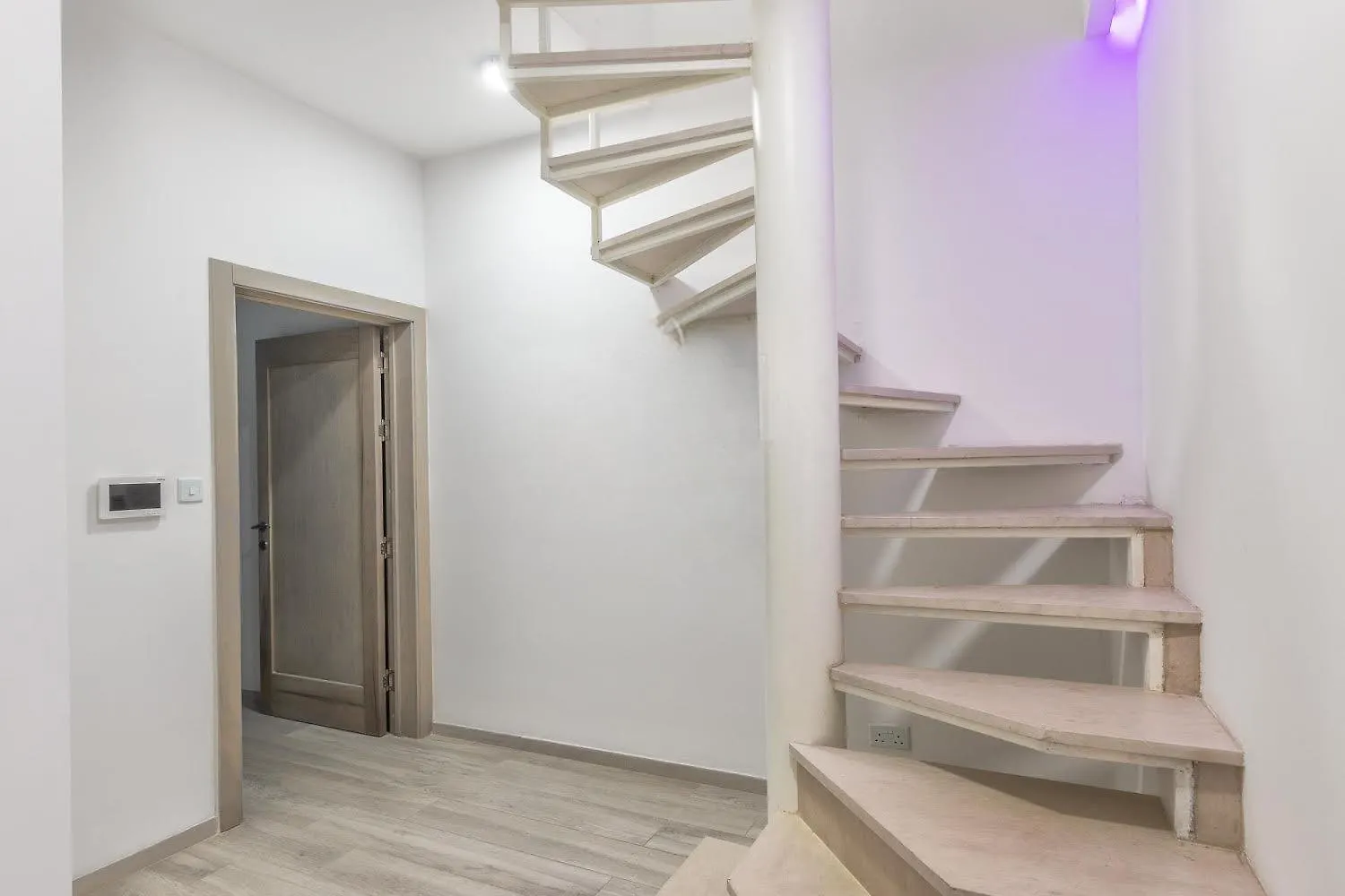 Seafront Penthouse Triplex- Roof Terrace & Hot Tub Apartman San Ġiljan