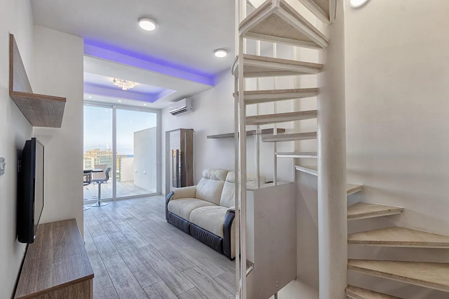 Seafront Penthouse Triplex- Roof Terrace & Hot Tub Apartman San Ġiljan