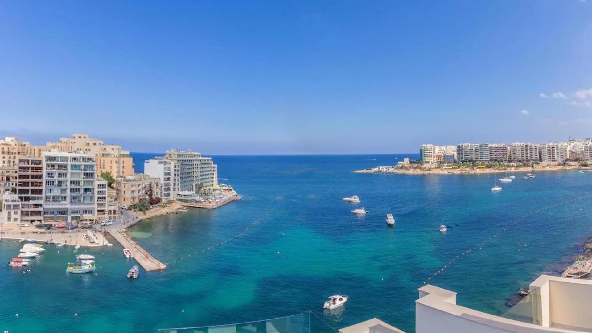 Seafront Penthouse Triplex- Roof Terrace & Hot Tub Apartman San Ġiljan